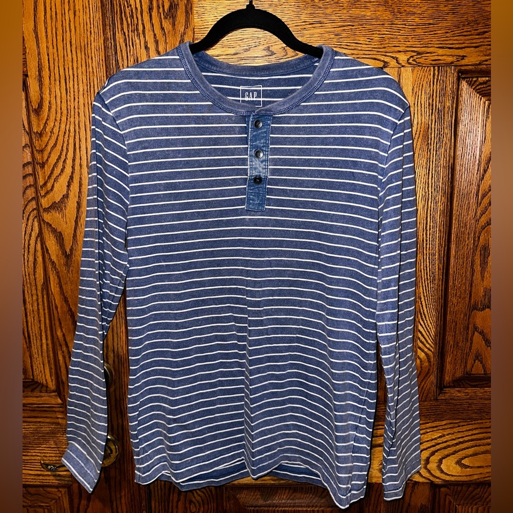 Gap Henley - men’s size M